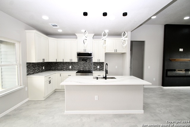 Listing photo id 8 for 176 Hidden Ranch Ct
