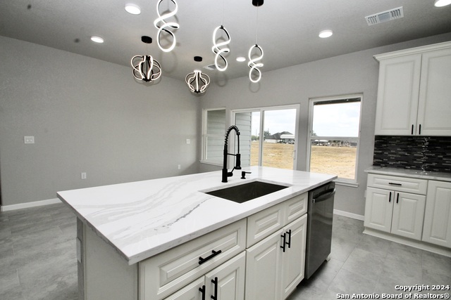 Listing photo id 9 for 176 Hidden Ranch Ct