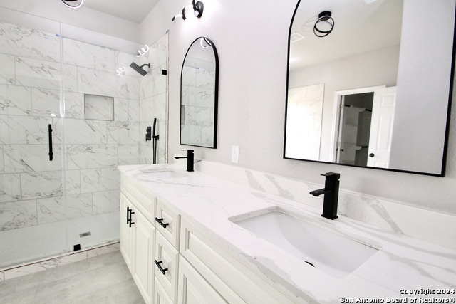 Listing photo id 14 for 176 Hidden Ranch Ct