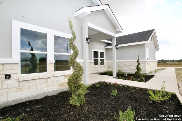 Listing photo id 1 for 176 Hidden Ranch Ct