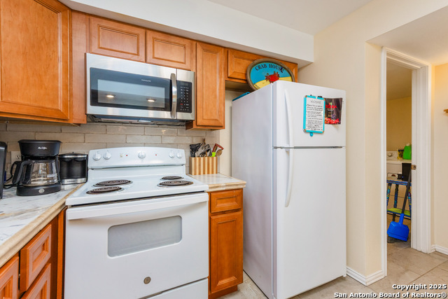 Listing photo id 10 for 71 Nassau W 302