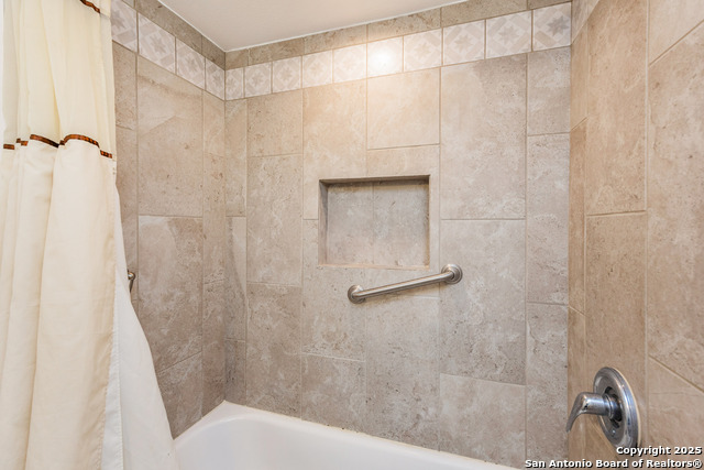 Listing photo id 14 for 71 Nassau W 302