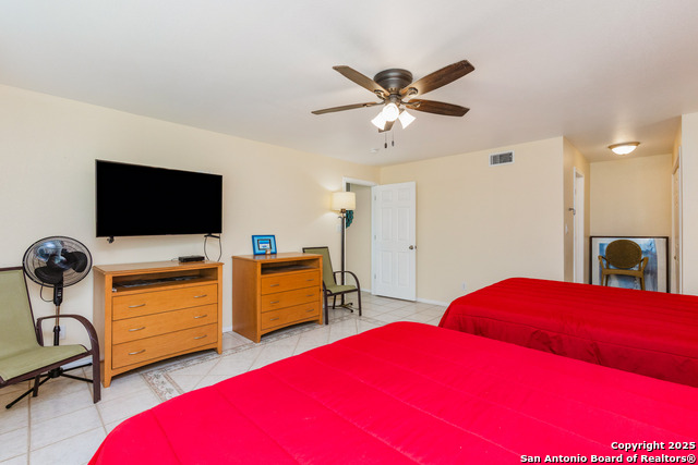 Listing photo id 16 for 71 Nassau W 302