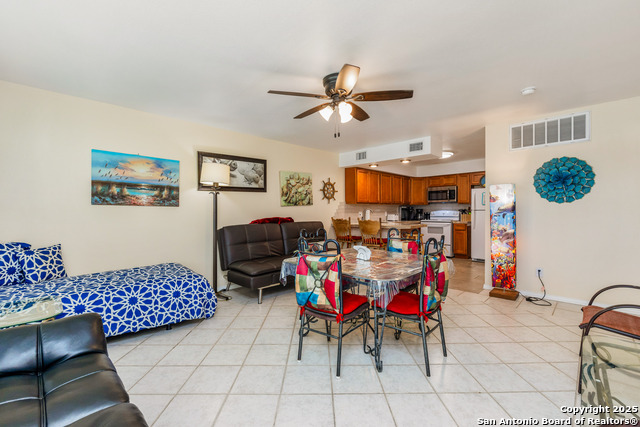 Listing photo id 1 for 71 Nassau W 302