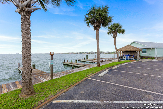 Listing photo id 31 for 71 Nassau W 302