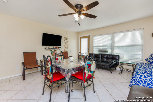 Listing photo id 3 for 71 Nassau W 302