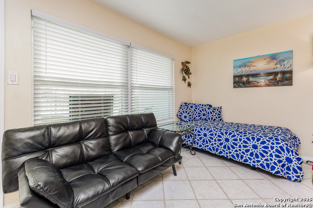 Listing photo id 5 for 71 Nassau W 302