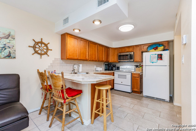 Listing photo id 6 for 71 Nassau W 302