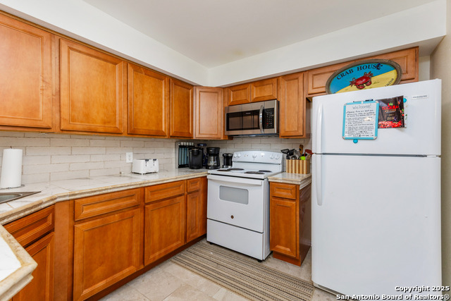 Listing photo id 7 for 71 Nassau W 302