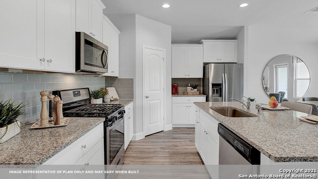 Listing photo id 9 for 903 Prince Albert