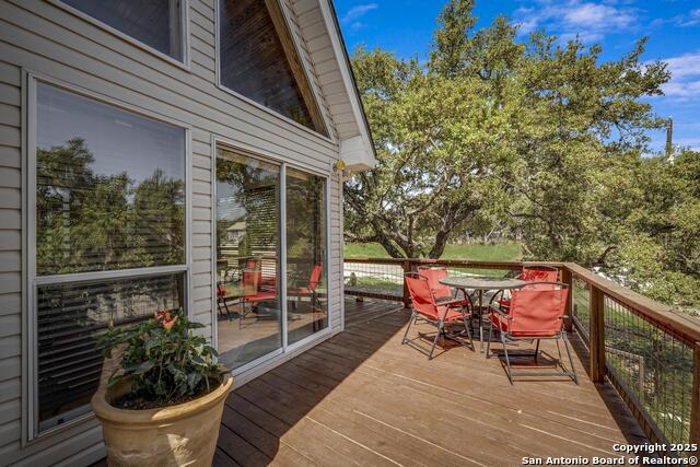 Listing photo id 16 for 471 Edge Hill