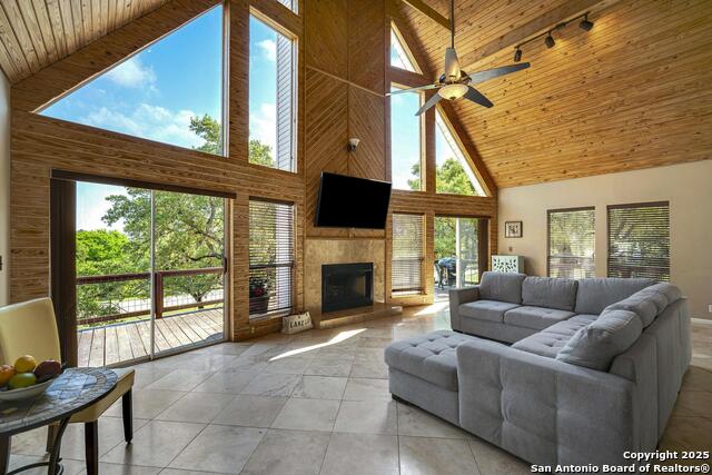 Listing photo id 0 for 471 Edge Hill