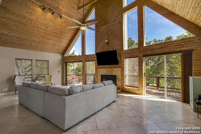 Listing photo id 2 for 471 Edge Hill