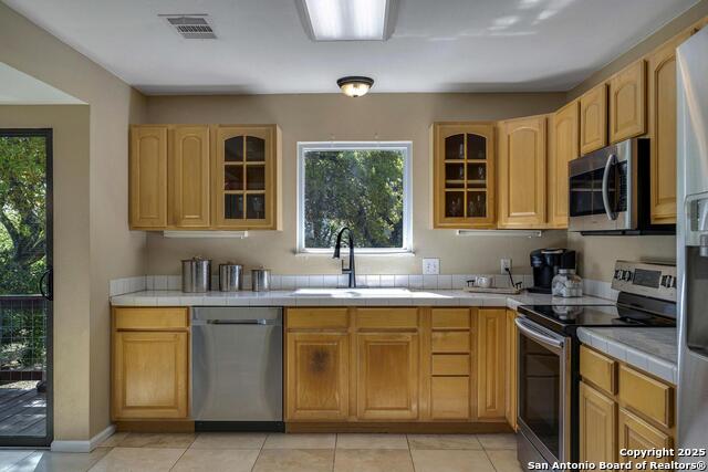 Listing photo id 5 for 471 Edge Hill