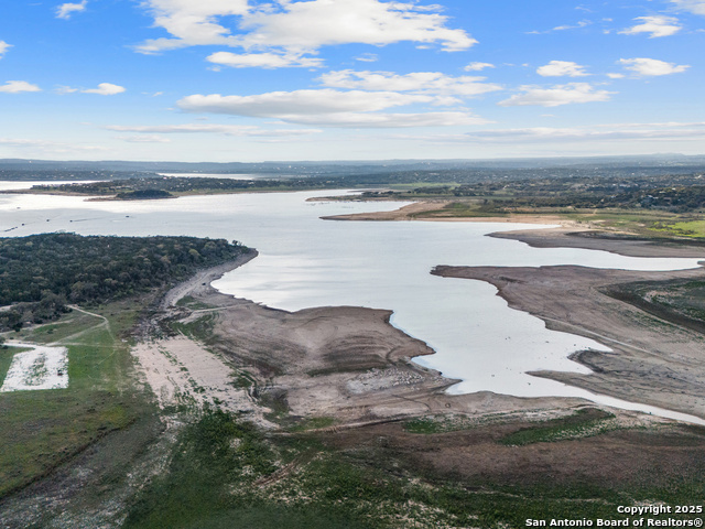 Listing photo id 16 for 1056 Scenic Run