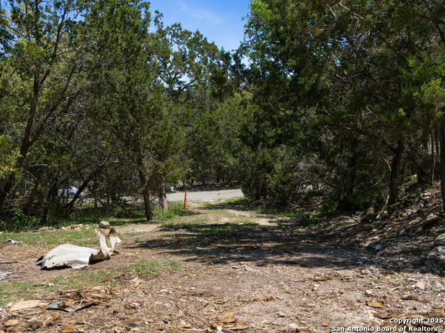 Listing photo id 2 for 1056 Scenic Run