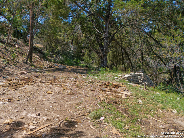 Listing photo id 3 for 1056 Scenic Run