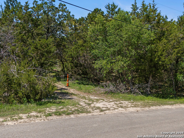 Listing photo id 4 for 1056 Scenic Run