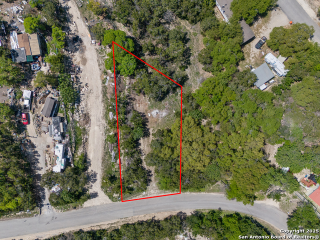 Listing photo id 5 for 1056 Scenic Run