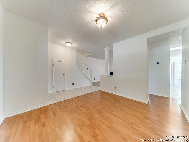 Image 4 of 29 For 18735 Redriver Trl