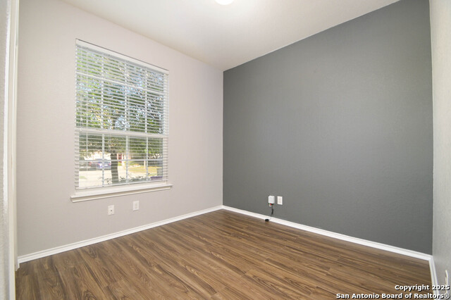 Listing photo id 9 for 745 Hollow Ridge