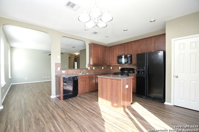 Listing photo id 4 for 745 Hollow Ridge