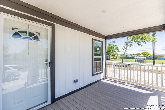 Image 4 of 19 For 193 Live Oak  8