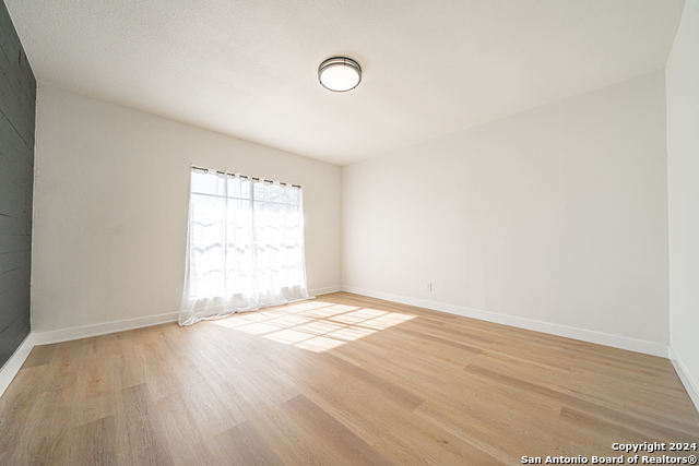 Image 13 of 33 For 4339 Waikiki Dr