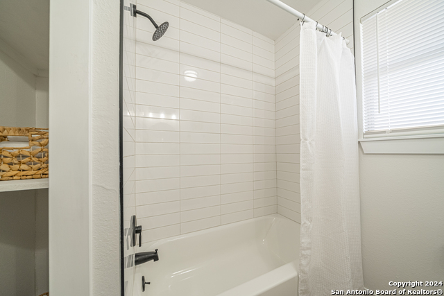 Image 21 of 33 For 4339 Waikiki Dr