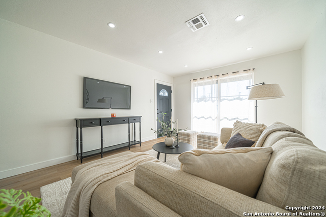 Image 4 of 33 For 4339 Waikiki Dr