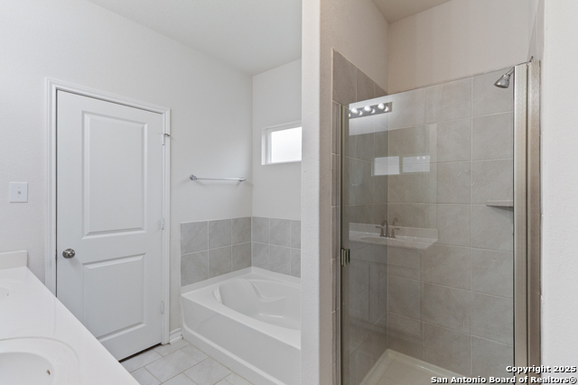 Listing photo id 15 for 13118 Whisper Bend