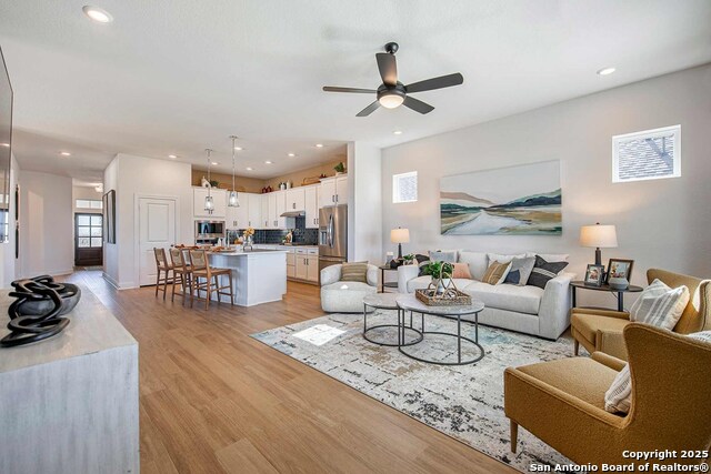 Listing photo id 0 for 2715 Vistablue Ln