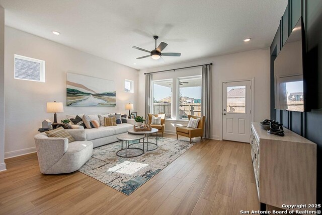 Listing photo id 5 for 2715 Vistablue Ln