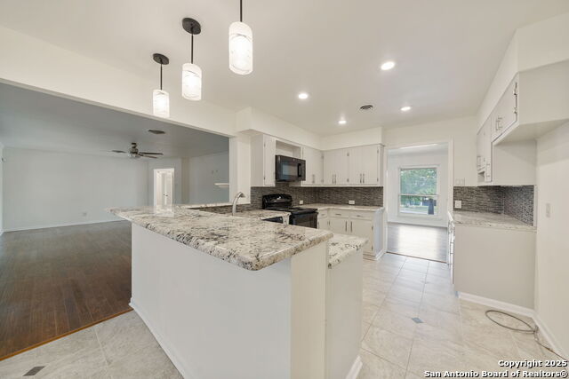 Listing photo id 8 for 3918 Midvale