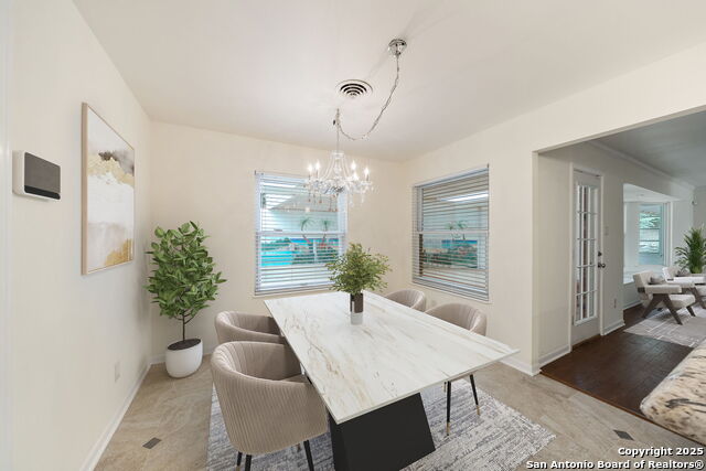 Listing photo id 10 for 3918 Midvale