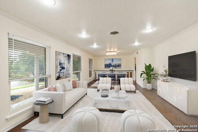 Listing photo id 11 for 3918 Midvale