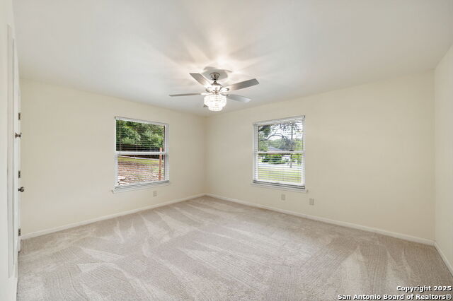 Listing photo id 15 for 3918 Midvale