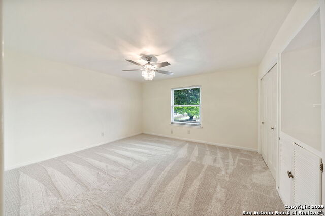 Listing photo id 16 for 3918 Midvale