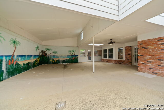Listing photo id 19 for 3918 Midvale