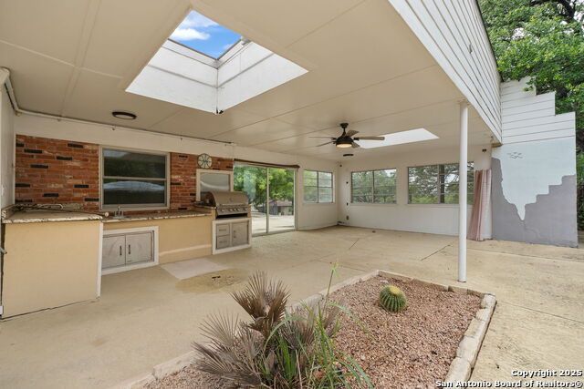 Listing photo id 20 for 3918 Midvale