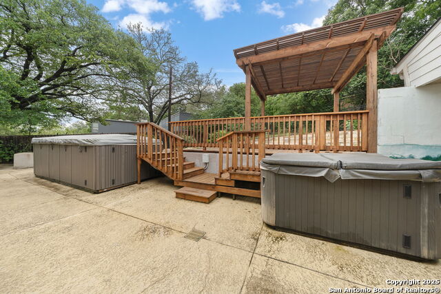 Listing photo id 21 for 3918 Midvale
