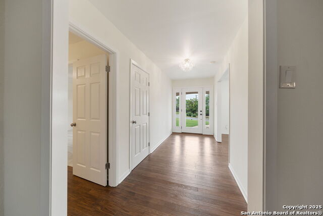 Listing photo id 3 for 3918 Midvale