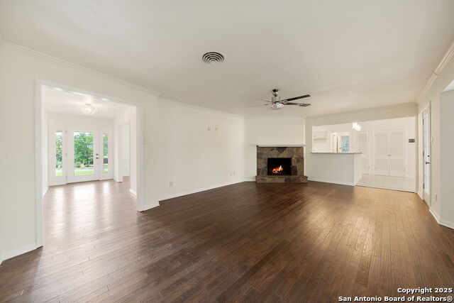 Listing photo id 6 for 3918 Midvale