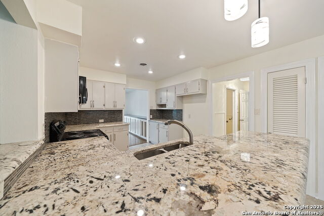 Listing photo id 7 for 3918 Midvale