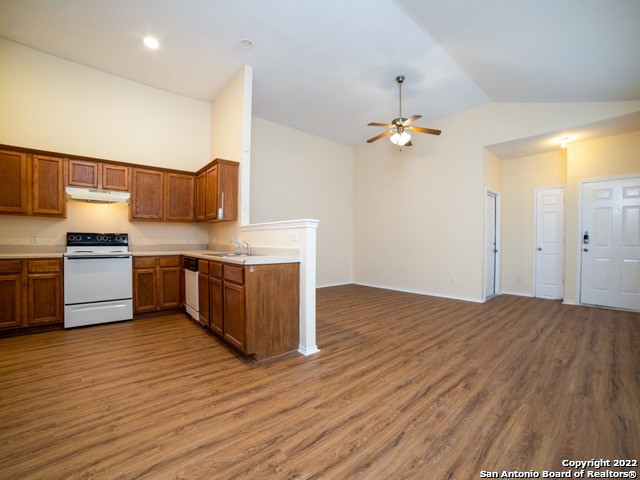 Image 8 of 19 For 5714 Golf Heights  1