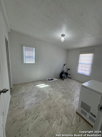 Listing photo id 12 for 2427 Fm 462