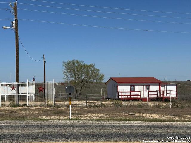 Listing photo id 0 for 2427 Fm 462