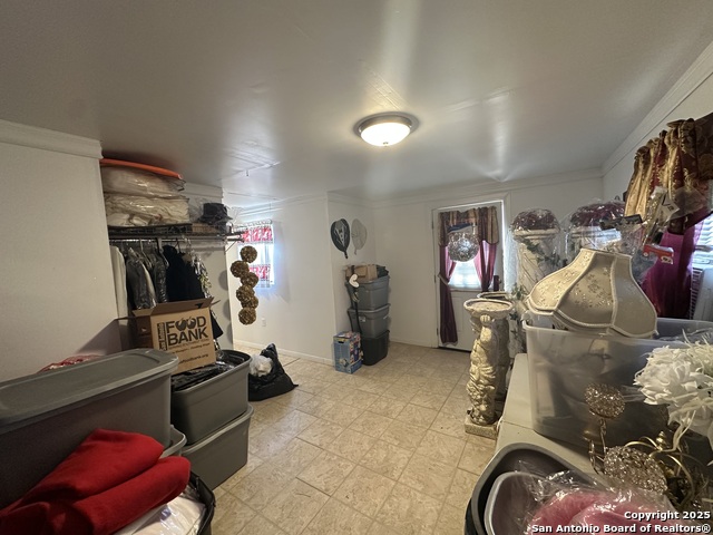 Listing photo id 28 for 2427 Fm 462