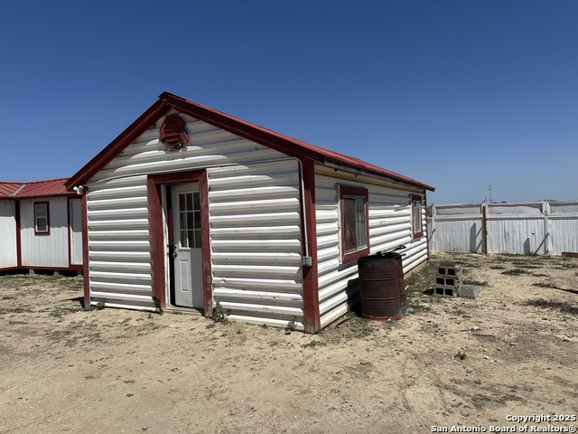 Listing photo id 29 for 2427 Fm 462