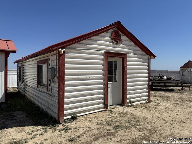 Listing photo id 30 for 2427 Fm 462